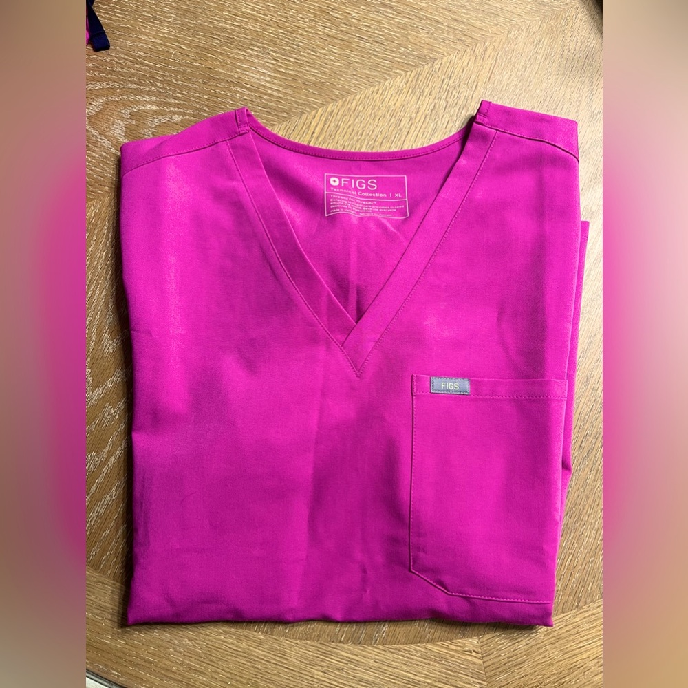 Hot pink Figs Catarina one pocket top
